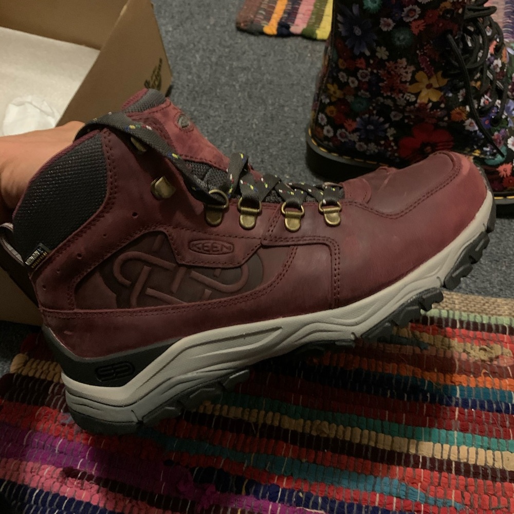Women’s Keen Boots size 9.5